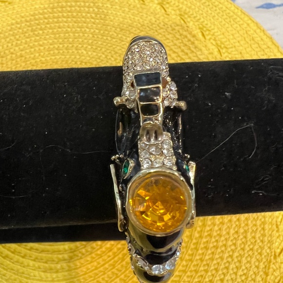 Heavily jewel encrusted enamel elephant clamper bracelet excellent condition - Picture 4 of 6